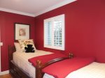 Guest room with two twin beds